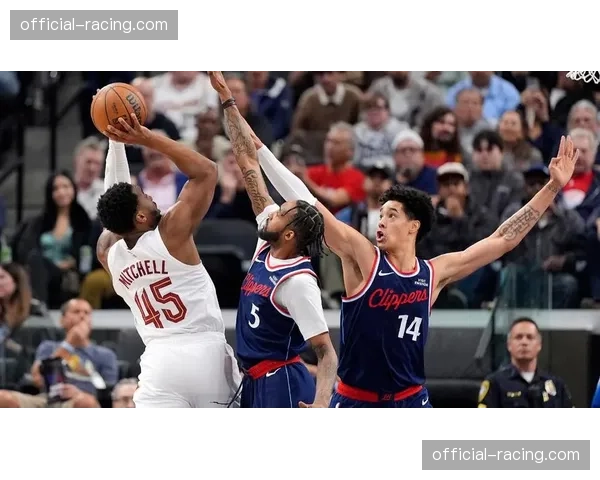 骑士客场大胜快船 米切尔率队稳居东部前列